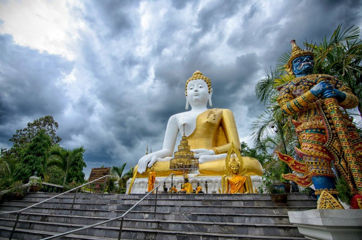 Wat Phra That Doi Kham - View 3